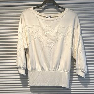 EUC Women’s Express embroidered mid-sleeve light cream top size medium